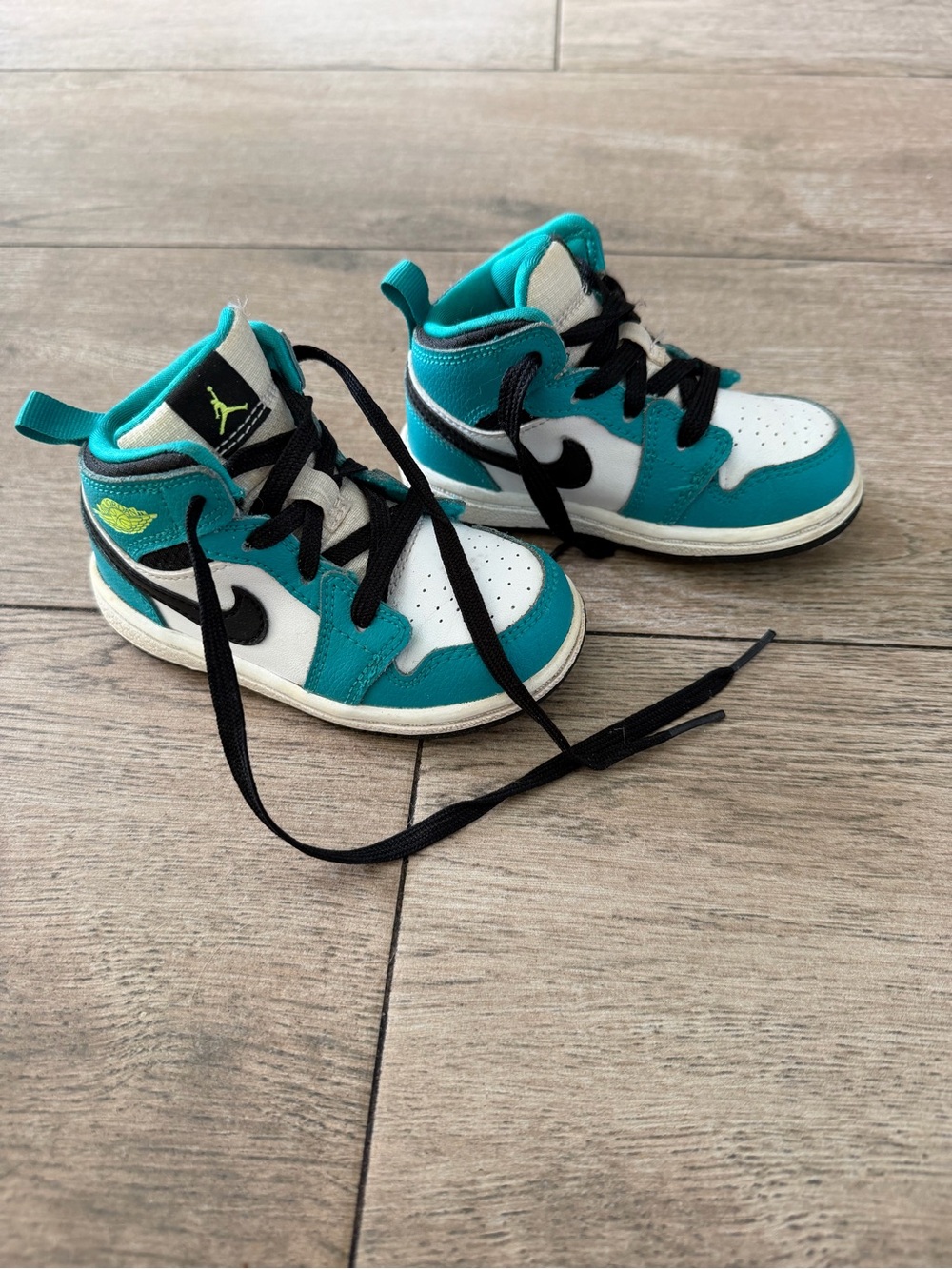 Nike Air Jordan Sneakers - Toddler 6C - Teal White Black High-Top